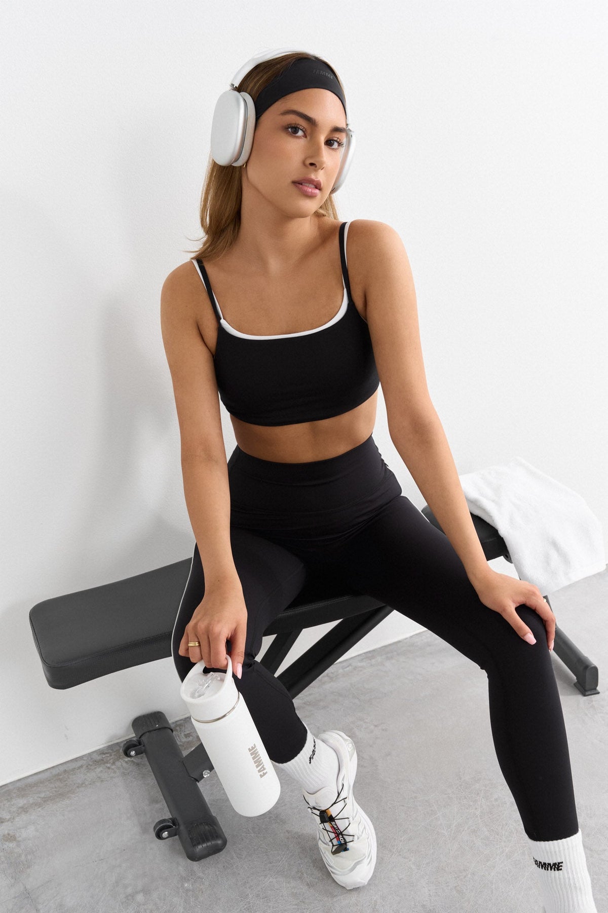 Softy Collection - Treningsklær for maksimal komfort. Laget av eksklusivt og mykt materiale.Kolleksjonen består av tights, shorts, capri (3/4-lengde), crop top og sports BH. Softy-stoffet egner seg for yoga, løping og styrketrening.