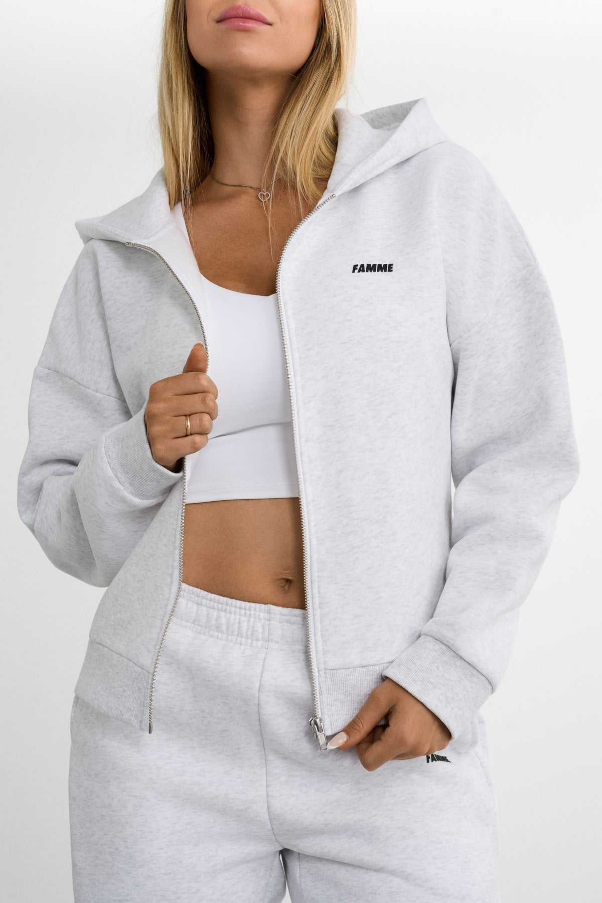 Sweat à capuche zippé essentiel
